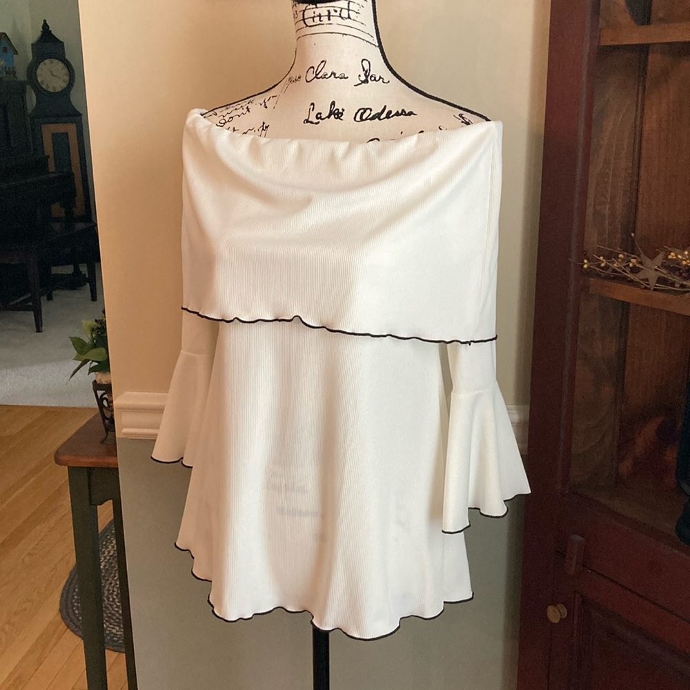 NWOT! Vine & Love off shoulder cream with black top